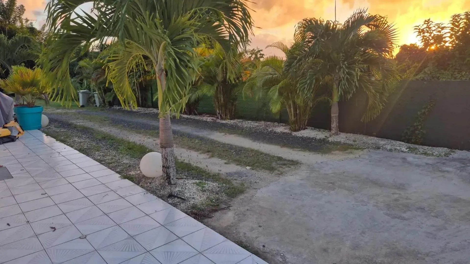 Hébergement de vacances Maison Confortable A Sainte-Anne Avec Jardin